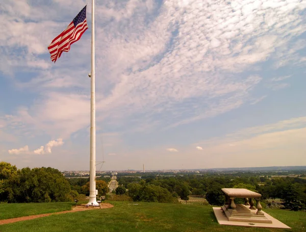 Amerikai Zászló Washington Közelében Lévő Arlington Nemzeti Temetőn — Stock Fotó