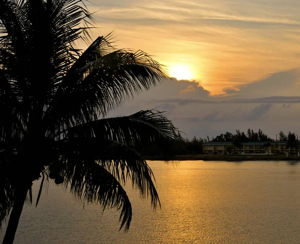 フリーポート バハマのペリカン湾港の日の出 — ストック写真