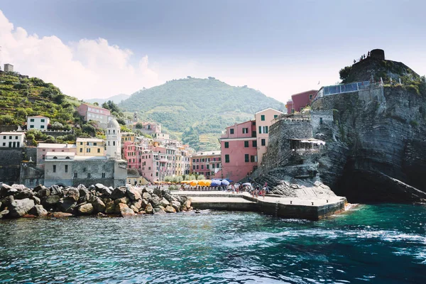 Vernazza Włochy Wyspe Prowincji Liguria Regione Sierpień 2018 Widok Kolorowe — Zdjęcie stockowe