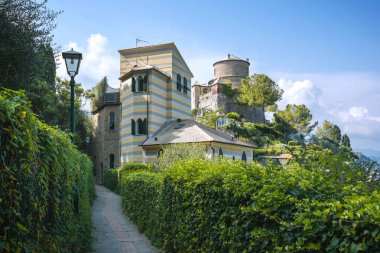 Castello Brown, Portofino, Liguria, İtalya - Ağustos 09, 2018: Castello kahverengidir yüksek Portofino Limanı bulunan bir evi Müzesi.