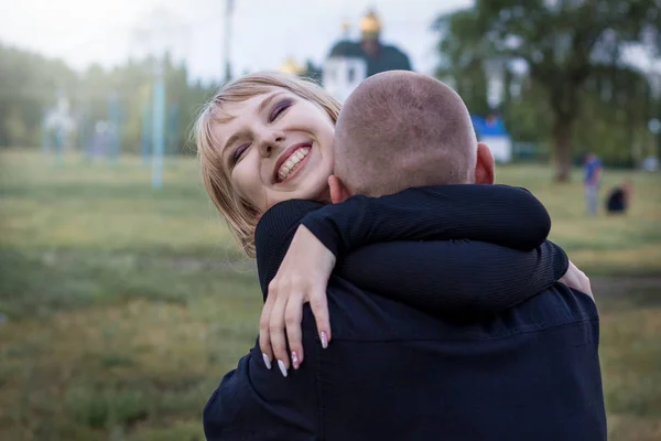 Retrato Una Pareja Amor Abrazándose — Foto de Stock