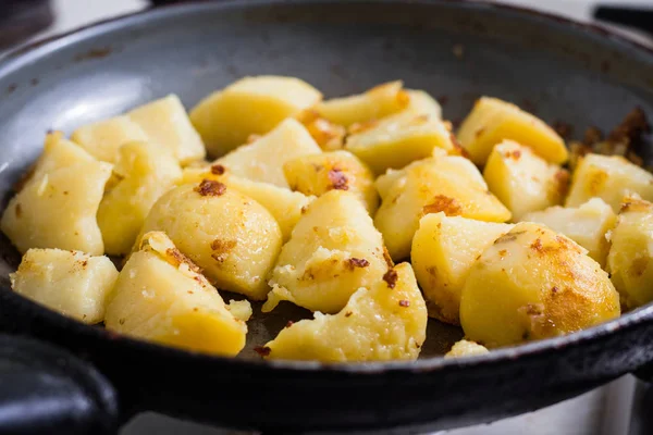 Приготування Смачно Нарізаної Картоплі Обід — стокове фото