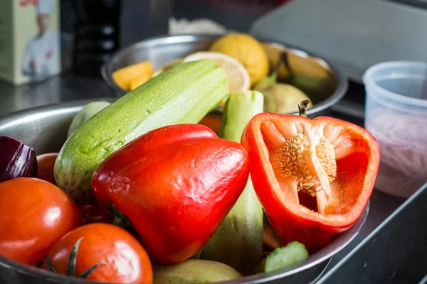 Bir tabak sebze hammaddelerini bol olan