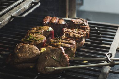 Et dilimleri grill Pan kızartma