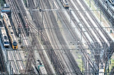 birkaç Ns ile demiryolu parça havadan görünümü Rotterdam Merkez İstasyonu'na sadece werst trenler