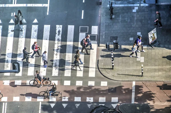 Rotterdam Netherlands May 2018 Pedestrians Cyclists Crossing Corner Weena Karel — Stock Photo, Image