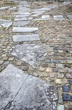 Kaldırım Kömür topakları ile dönüşümlü olarak büyük adet doğal taş, Meerssen, Hollanda