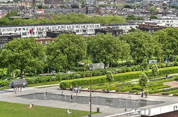 ショッピング モール 駐車場の上に構築された Roofpark の噴水のロッテルダム オランダ 2018 ビュー — ストック写真