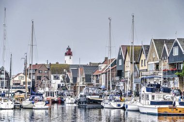 Urk, Hollanda, 8 Haziran 2018: yat limanında bir yaz akşamı erken