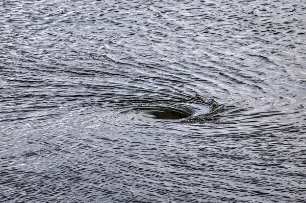 Güçlü bir nehir jakuzide döndürme