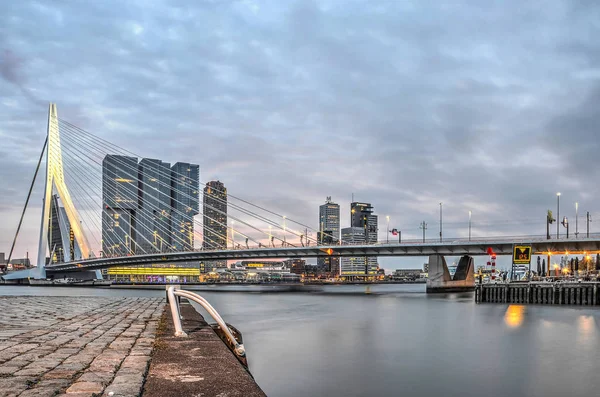 Rotterdam Nizozemsko Listopadu 2015 Přestože Existuje Ještě Nějaké Světlo Obloze — Stock fotografie