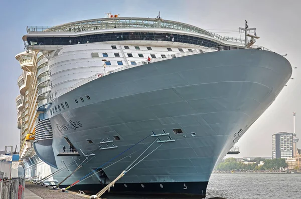 Rotterdam Países Bajos Septiembre 2014 Mirando Proa Del Crucero Oasis — Foto de Stock