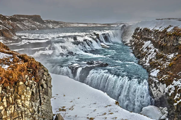 Vista Cachoeira Gullfoss Islândia Uma Paisagem Parcialmente Coberta Neve Inverno — Fotografia de Stock