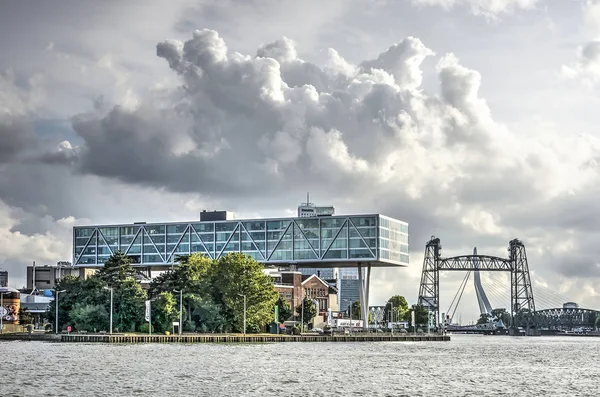 Rotterdam Hollanda Ağustos 2018 Unilever Office Anıtsal Tren Çarpıcı Yatay — Stok fotoğraf