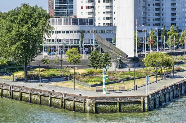 Rotterdam Netherlands Augustus 2018 Het Kleine Park Rond Oorlogsmonument Boeg — Stockfoto