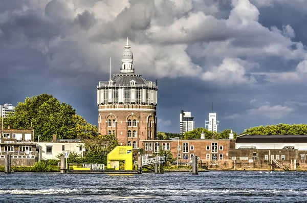 Rotterdam Países Bajos Agosto 2018 Nubes Oscuras Sobre Histórica Torre —  Fotos de Stock