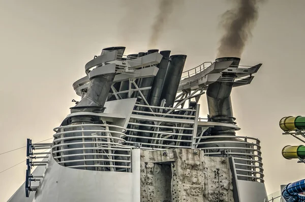 Rotterdam Nederland Augustus 2018 Schoorstenen Top Van Cruiseschip Onafhankelijkheid Van — Stockfoto