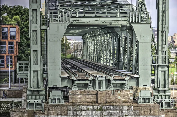 鹿特丹 2018年9月10日 从南部看雄伟的钢铁路桥梁的北部固定的部分 — 图库照片