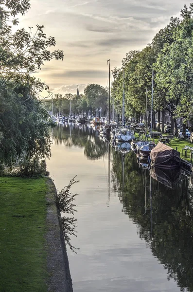 Edam Holanda Outubro 2018 Iates Barcaças Históricas Ancorados Canal Nieuwehaven — Fotografia de Stock