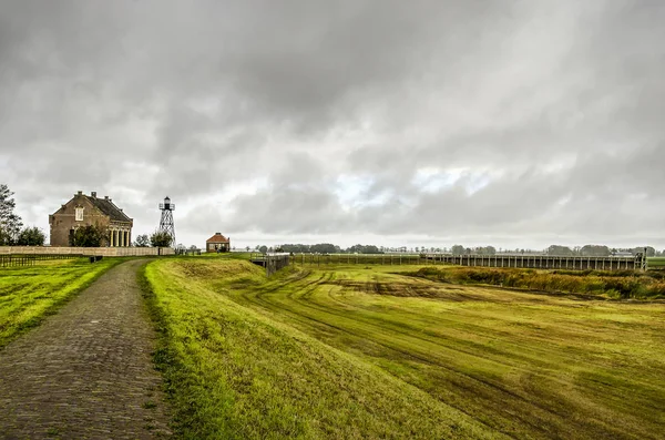 灯台と周辺の干拓地として再建された Harbouras 元島スホクラント オランダ 2018 劇的な空 — ストック写真
