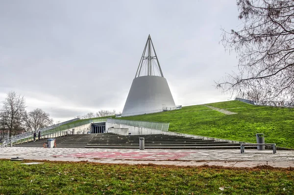 기술의 캠퍼스에 도서관의 모양의 타워의 네덜란드 2018 — 스톡 사진