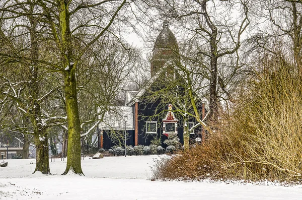 Rotterdam Holandia Marca 2018 Zimowa Scena Parku Drewniany Budynek Kościoła — Zdjęcie stockowe