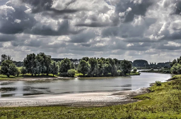 Dramatische Hemel Een Secundair Kanaal Van Rivier Waal Buurt Van — Stockfoto