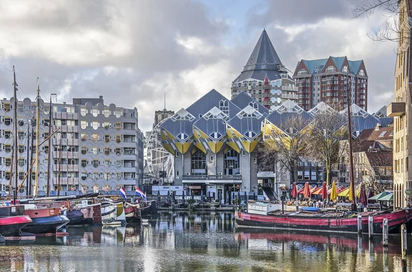 Rotterdam Nizozemsko Února 2019 Historické Čluny Moderní Architektury Včetně Známých — Stock fotografie