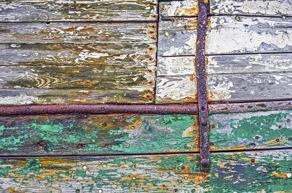 Fragmento Casco Navio Feito Tábuas Madeira Pedaços Metal Com Descascamento — Fotografia de Stock