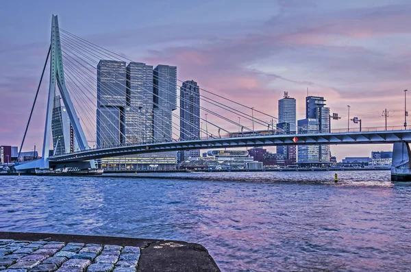 Rotterdam Nizozemsko Února 2019 Pozoruhodný Fialový Západ Slunce Nad Řekou — Stock fotografie
