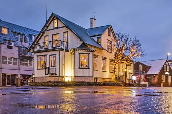 Рейкьявик Исландия Февраля 2019 Года Традиционный Белый Дом Белыми Гофрированными — стоковое фото