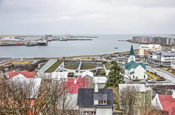 Hafnarfjordur Islandia Lutego 2019 Widok Klifu Hamarinn Kierunku Portu Centrum — Zdjęcie stockowe