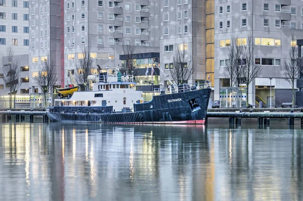 Rotterdam Hollanda Ocak 2019 Eski Bakım Gemi Iskan Merkezleri Önünde — Stok fotoğraf