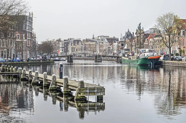 Haarlem Nederländerna April 2019 Utsikt Över Floden Spaarne Med Historiska — Stockfoto