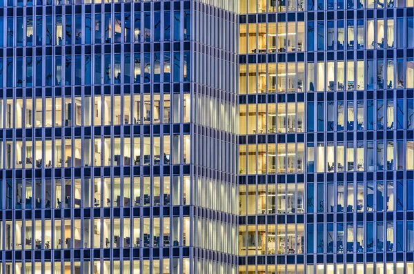 네덜란드 로테르담 2019년 15일 사무실이 점령한 로테르담 건물의 일부를 황혼에 — 스톡 사진