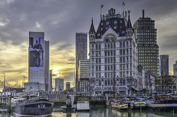Rotterdam Países Bajos Diciembre 2016 Barcazas Históricas Puerto Viejo Rascacielos — Foto de Stock