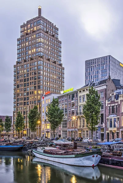 Rotterdam Nizozemí Května 2019 Přístav Wijnhaven Soumraku Nedávnou Bytový Věží — Stock fotografie