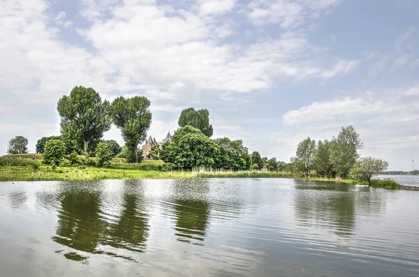 Bomen Struiken Die Reflecteren Het Water Van Waal Bij Woudrichem — Stockfoto