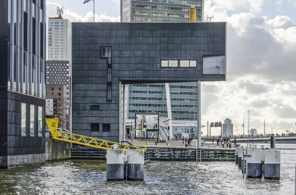 Rotterdam Nizozemsko Února 2019 Černé Průčelí Sochařské Moderní Řady Mostů — Stock fotografie