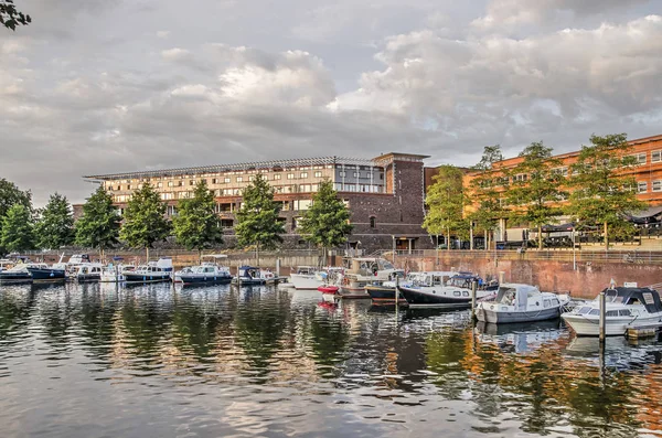 Zwolle Paesi Bassi Luglio 2019 Piccoli Yacht Nuovi Edifici Residenziali — Foto Stock