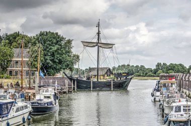 Kampen, Hollanda, 31 Temmuz 2019: Hanze döneminden kalma ahşap tarihi 