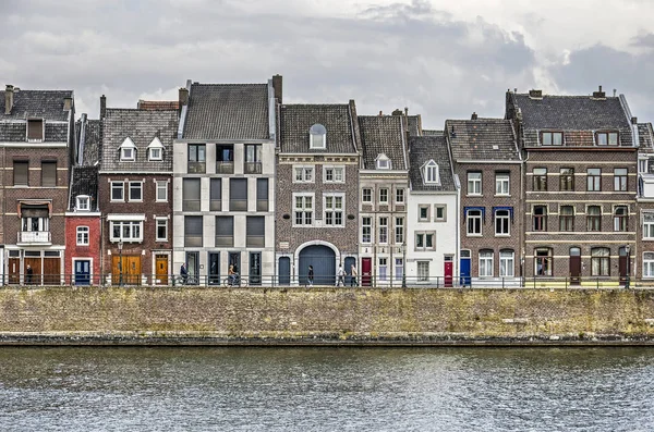 Maastricht Países Bajos Septiembre 2019 Hilera Casas Varios Tamaños Materiales — Foto de Stock