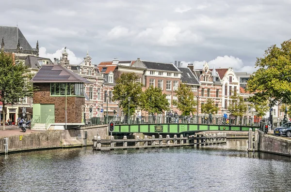 Haarlem Holland September 2019 Udsigt Langs Den Bugtende Spaarne Flod - Stock-foto