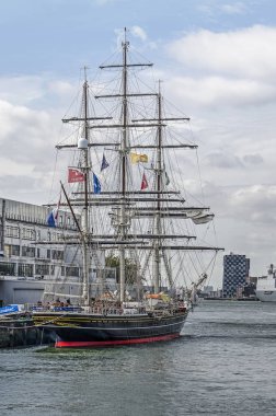 Rotterdam, Hollanda, 9 Eylül 2019: Tarihi üç ana yelkenli gemisi Stad Amsterdam Dünya Liman Günleri Festivali sırasında Katendrecht rıhtımına demirlemişti.