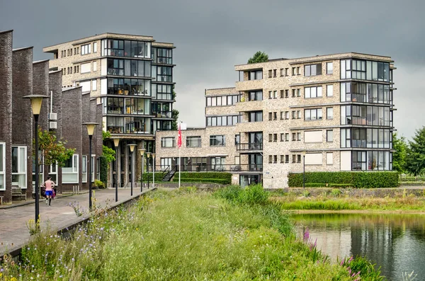 Зволле Нидерланды Августа 2020 Недавно Построенные Многоквартирные Дома Набережные Видом — стоковое фото