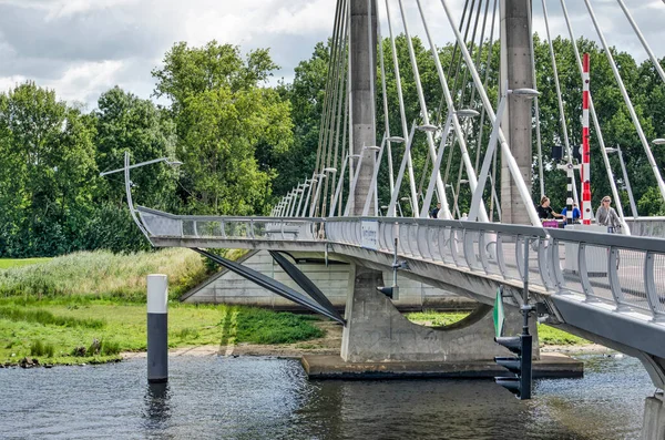 Zwolle Holandia Lipca 2020 Betonowy Most Twistvliet Przez Rzekę Zwartewater — Zdjęcie stockowe
