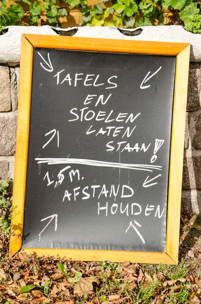Schipluiden Hollandia 2020 Október Aláírás Kávézó Teraszán Kérve Hogy Mozogjanak — Stock Fotó
