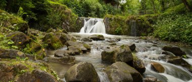 Güzel dağ şelalesi, Polonya