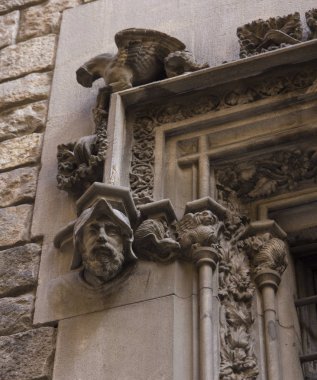 Barselona gothic quarter'ndaki kemer öğelerin fotoğraf