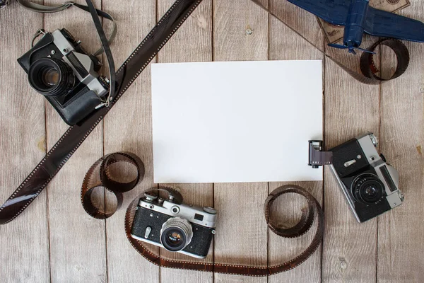 Una Composición Con Una Hoja Papel Vacía Para Texto Tres — Foto de Stock